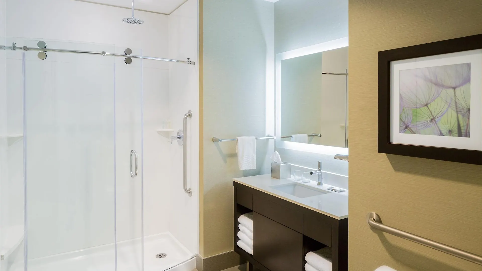 **** Hotel The Hollis Halifax - A Doubletree Suites By Hilton Canada