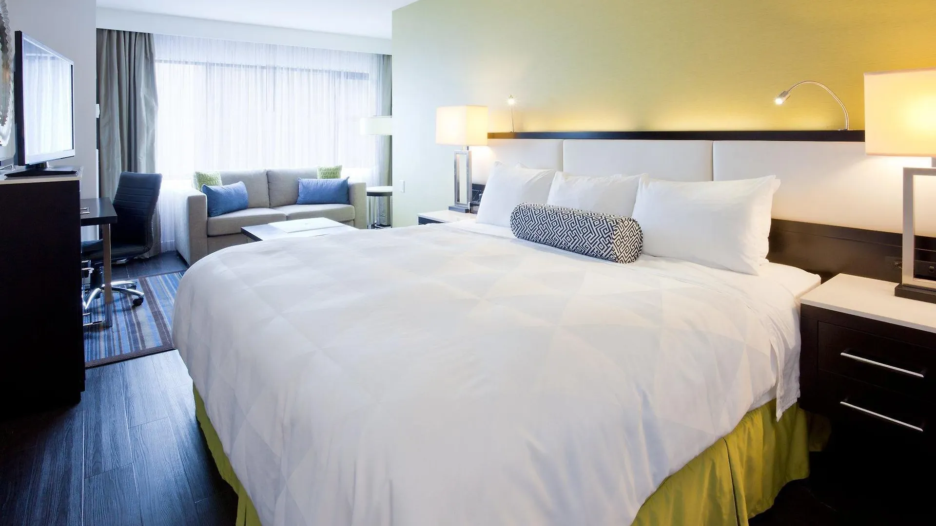 **** Hotel The Hollis Halifax - A Doubletree Suites By Hilton Canada
