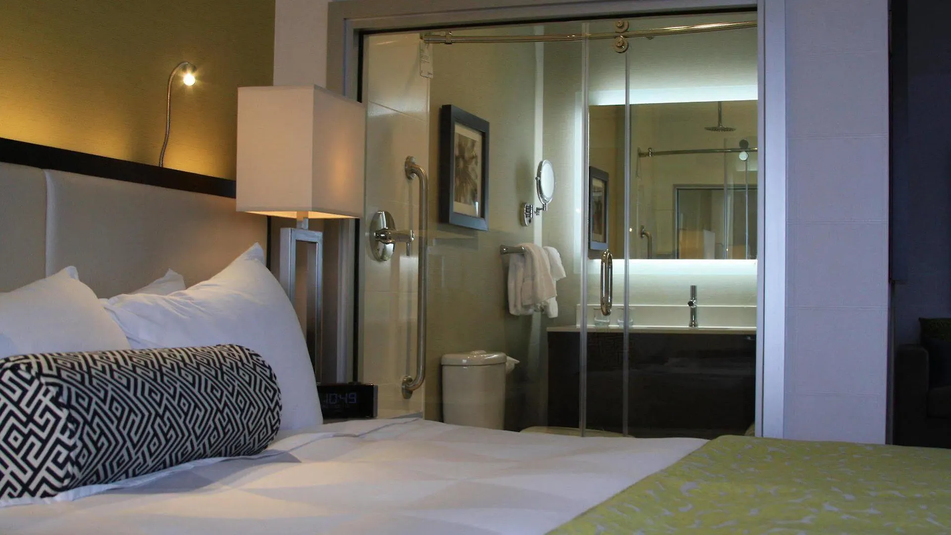 The Hollis Halifax - A Doubletree Suites By Hilton