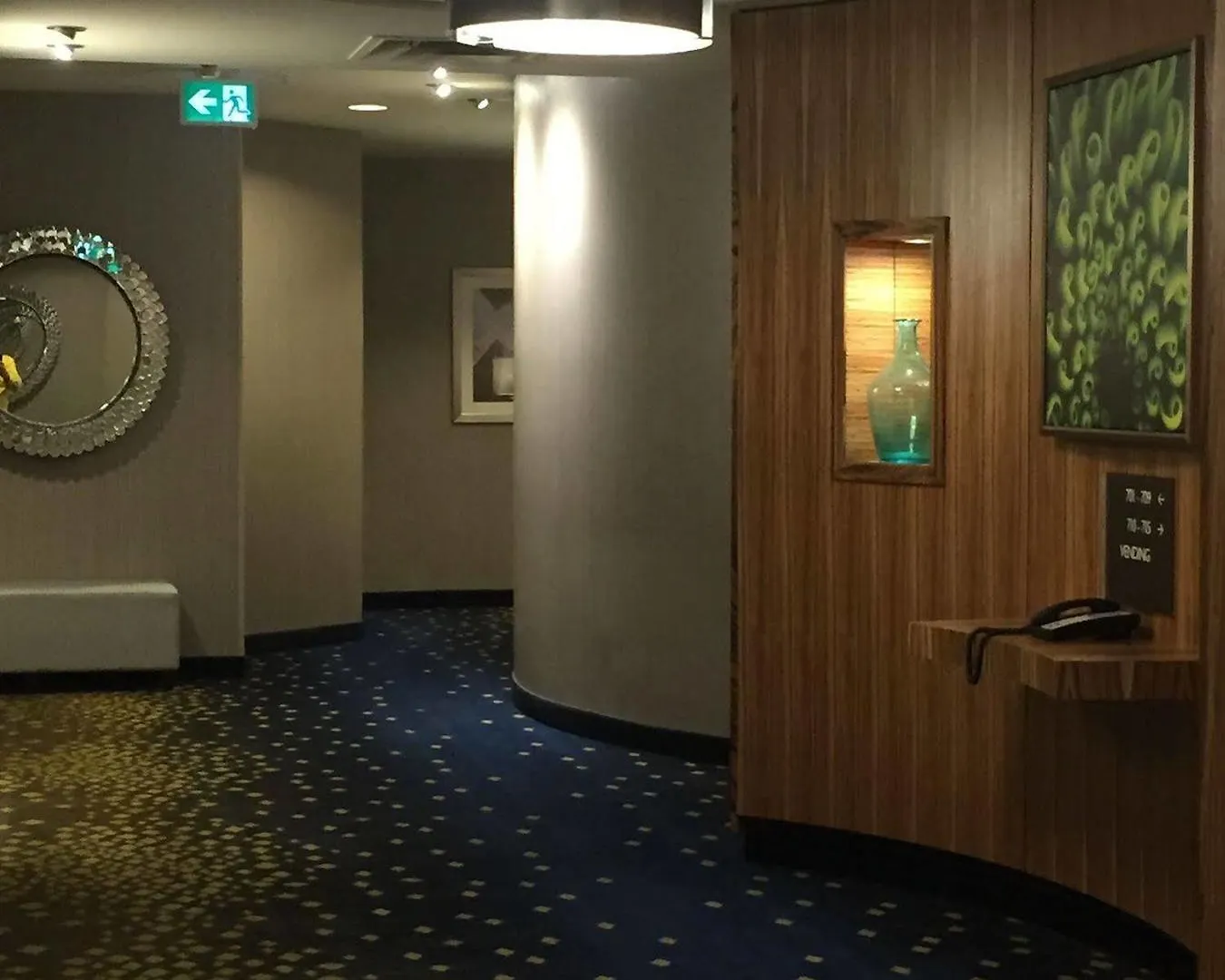 **** Hotel The Hollis Halifax - A Doubletree Suites By Hilton Canada